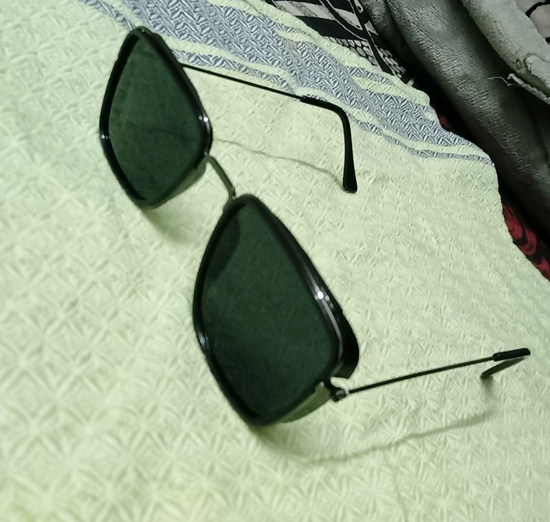 Black Stylish Sunglasses For Both Man And Women |