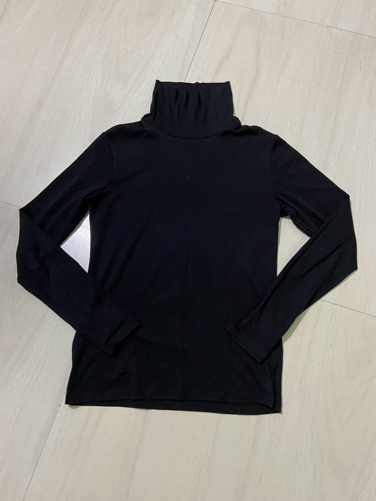 UNI QLO Black Fitted Highneck