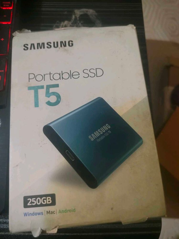 Almost New Samsung 250gb SSD External