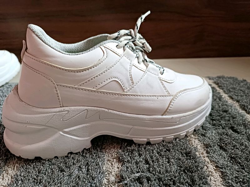 Roadster Women White Sneakers