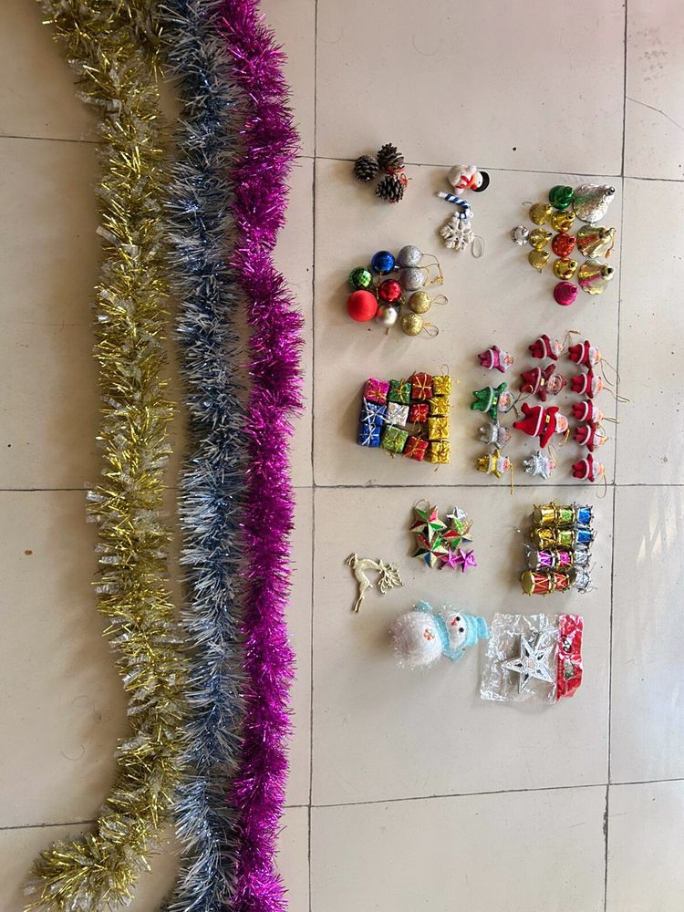 Christmas Decoration/Ornaments With 3 Tinsels!