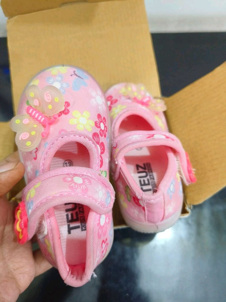 Lighting Baby Girl Shoes Like New