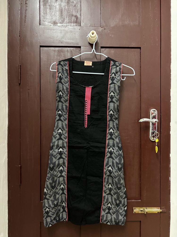 Black Sleeveless Kurta With Pink Thread Work