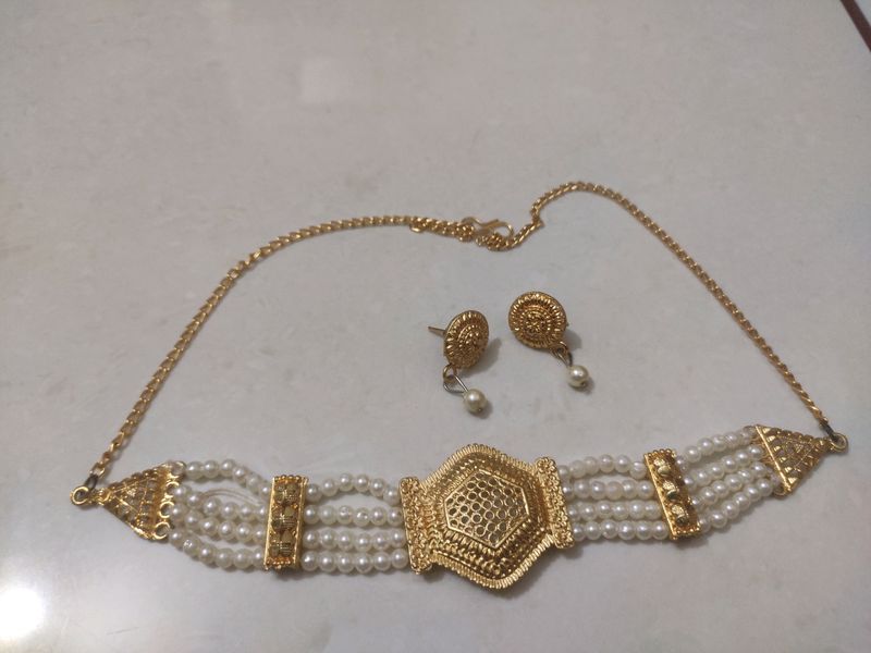 White Pearl And Golden Brose Chocker With Earings