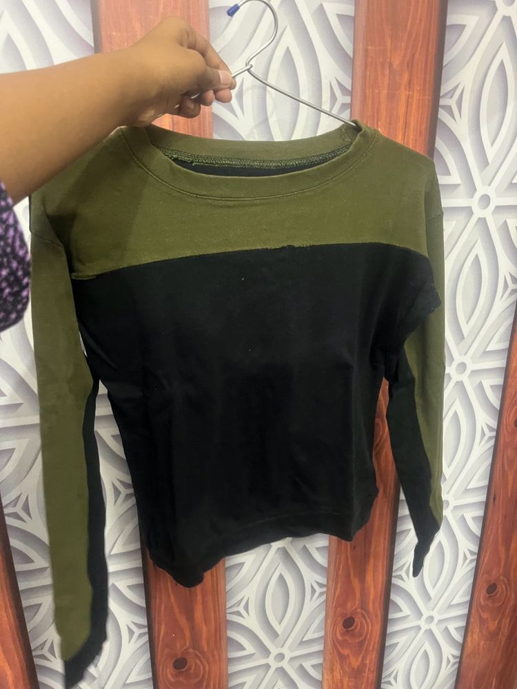 Green & Black Sweatshirt