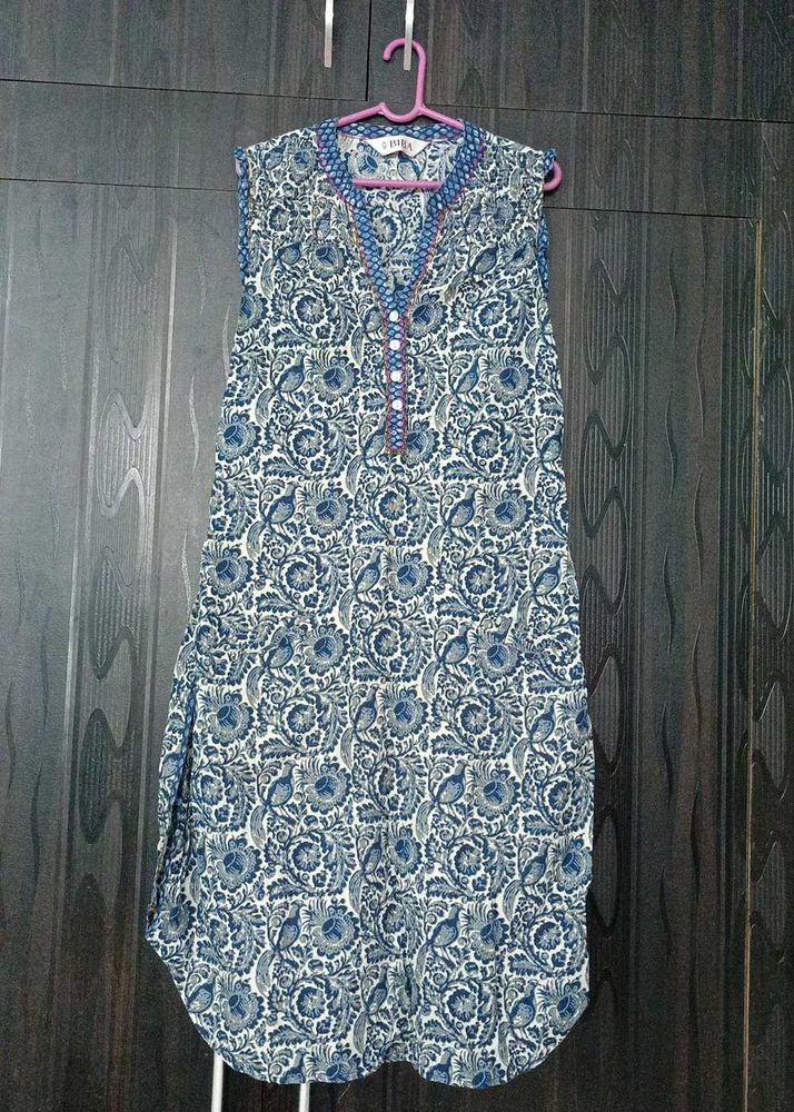 A Line Printed Kurta Sleevless With 2 Side Pockets