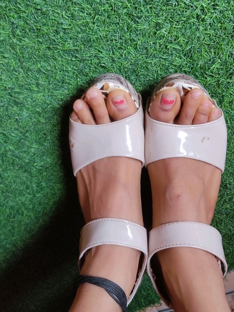 White Wedges