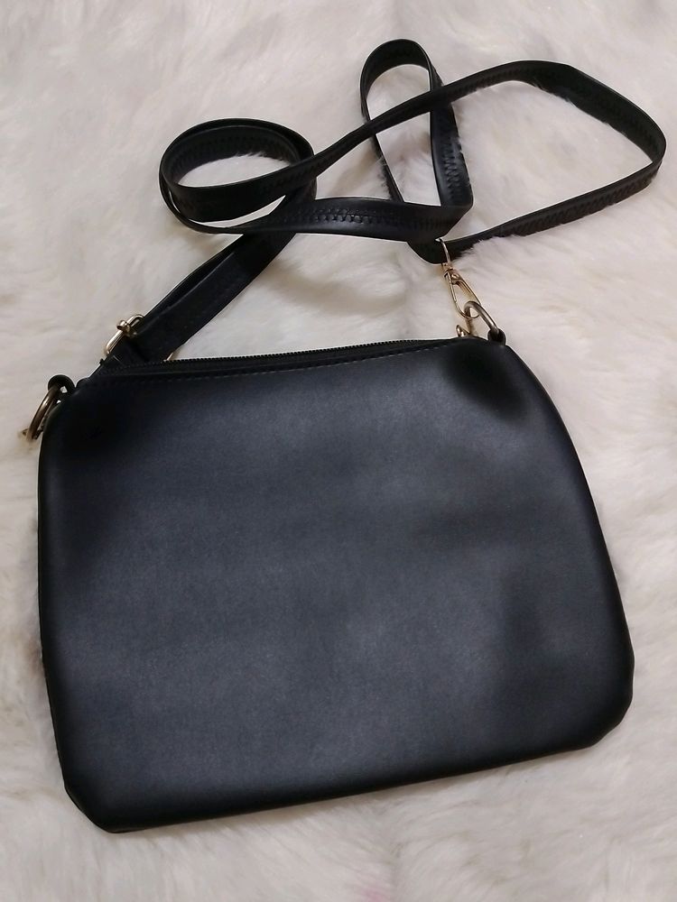 Black Sling Bag 🖤