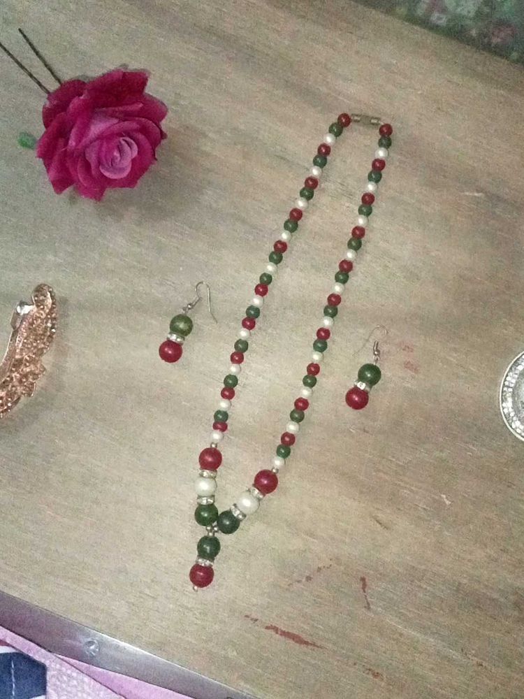 Red White And Green Pearls Necklace