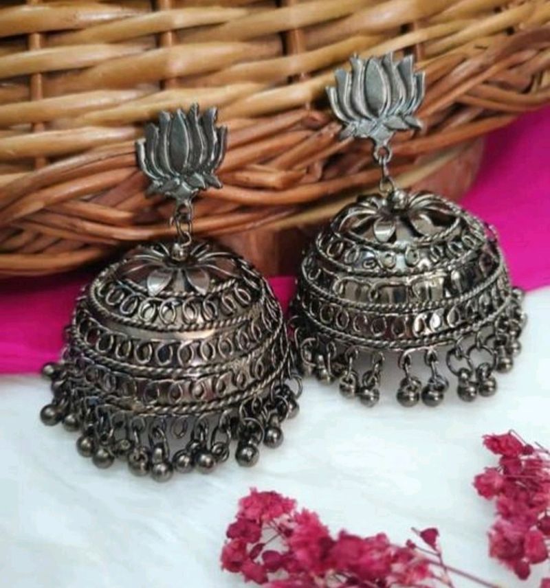 Beautiful Black Nikil Lotus Tops Jhumka