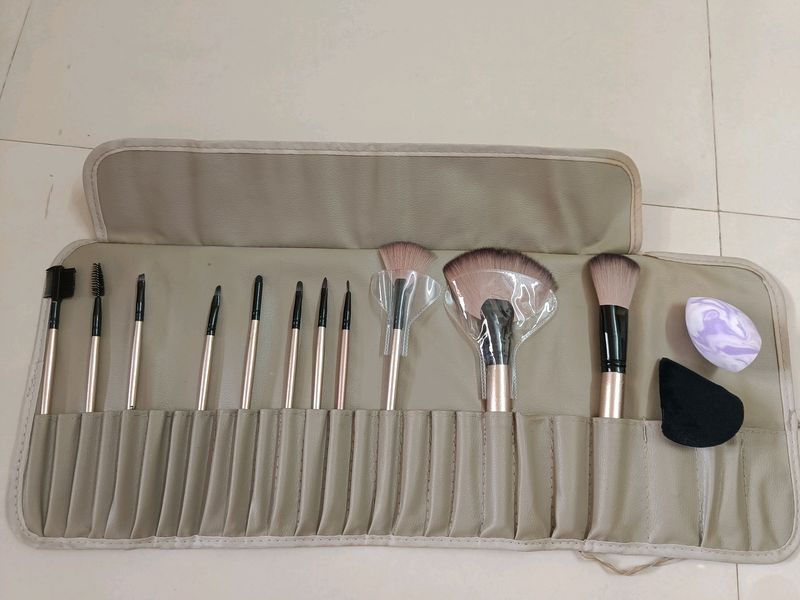 Pack Of 12 Makeup Brushes & 2 Beauty Blender.