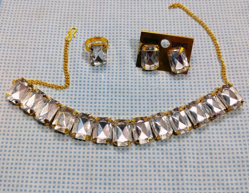 Beautiful Choker Necklace Set Golden-transparent