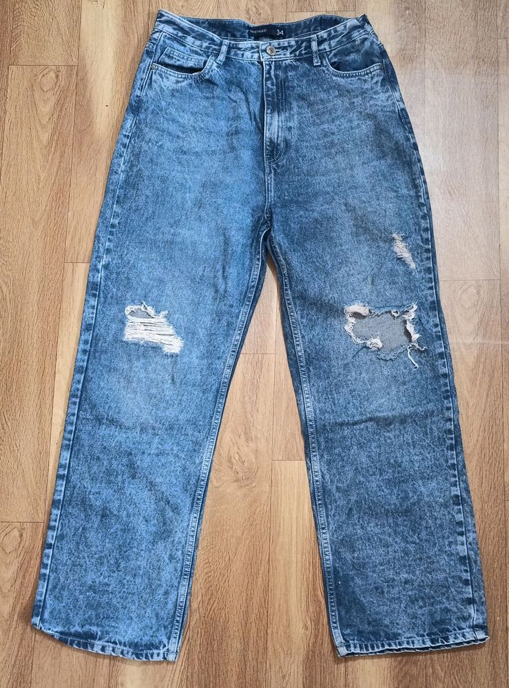 BAGGY DISTRESSED JEANS