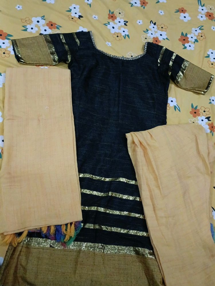 A Beautiful Kurti Set