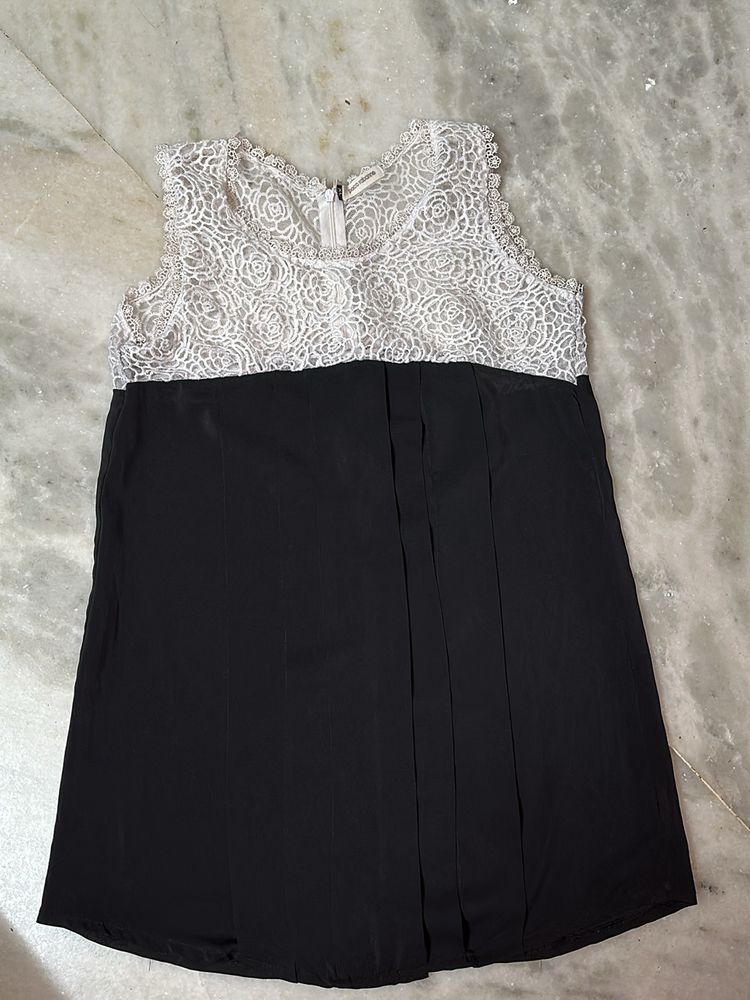 Beautiful Black And White Top For Women