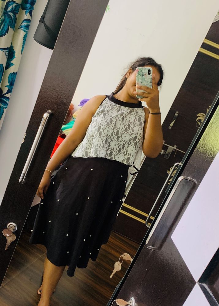 Beautiful Black Nd White Net Dres🖤🤍