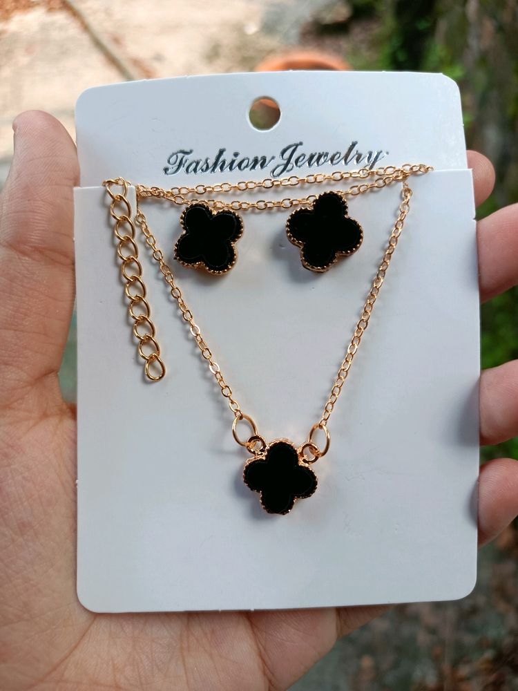 Clover Necklace