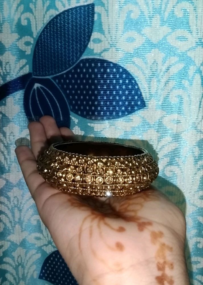 Bangle in Golden Colour With Stone Work