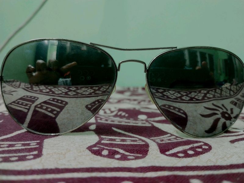 SILVER REFLECTIVE SUNGLASS