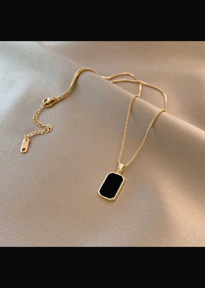 Black Pendant Dainty Chain