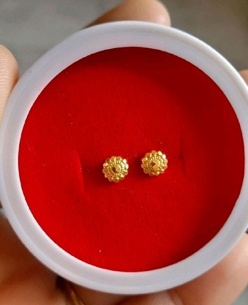 Beautiful New Small Flower Desine Studs