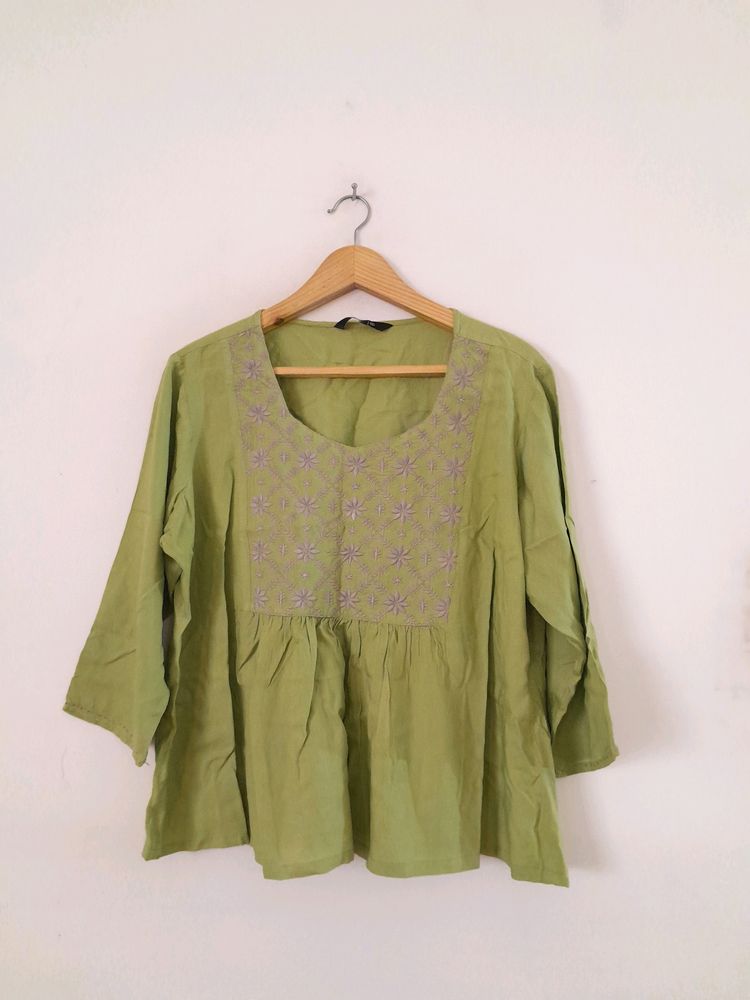 Light Green Casual Top (Women's)