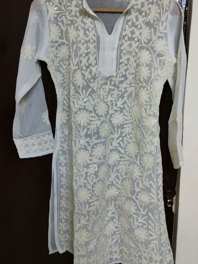 Beautiful 🤩 Pure Lucknowi Georgette Kurti