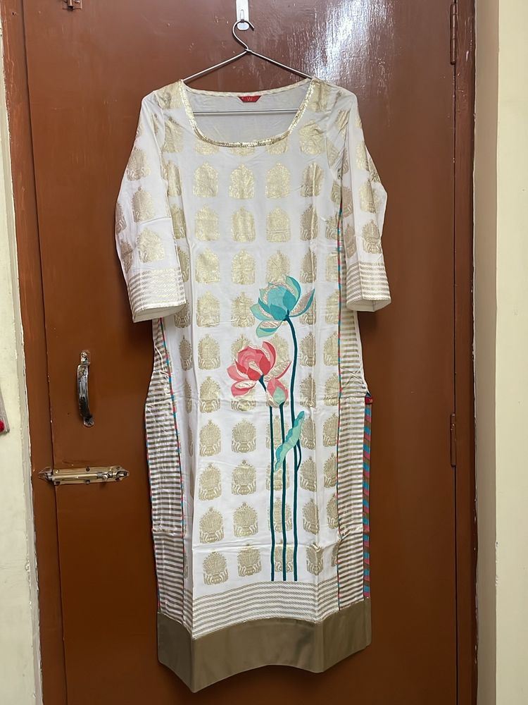 Off White Kurta With Golden Print And Roses