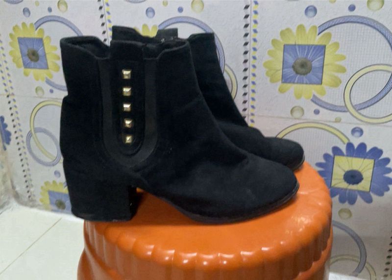 Heel Boot