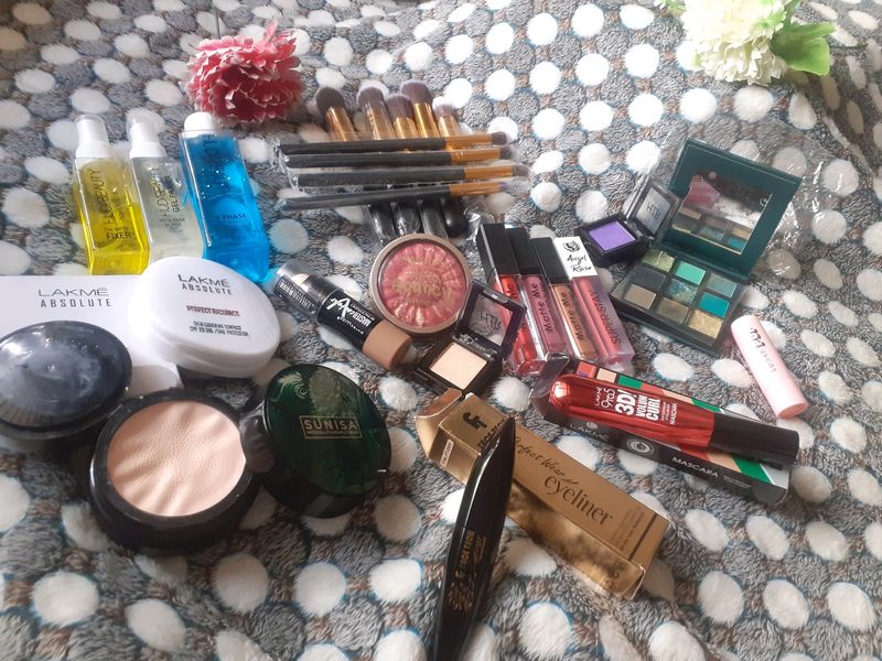 All Cosmetic Products In Combo