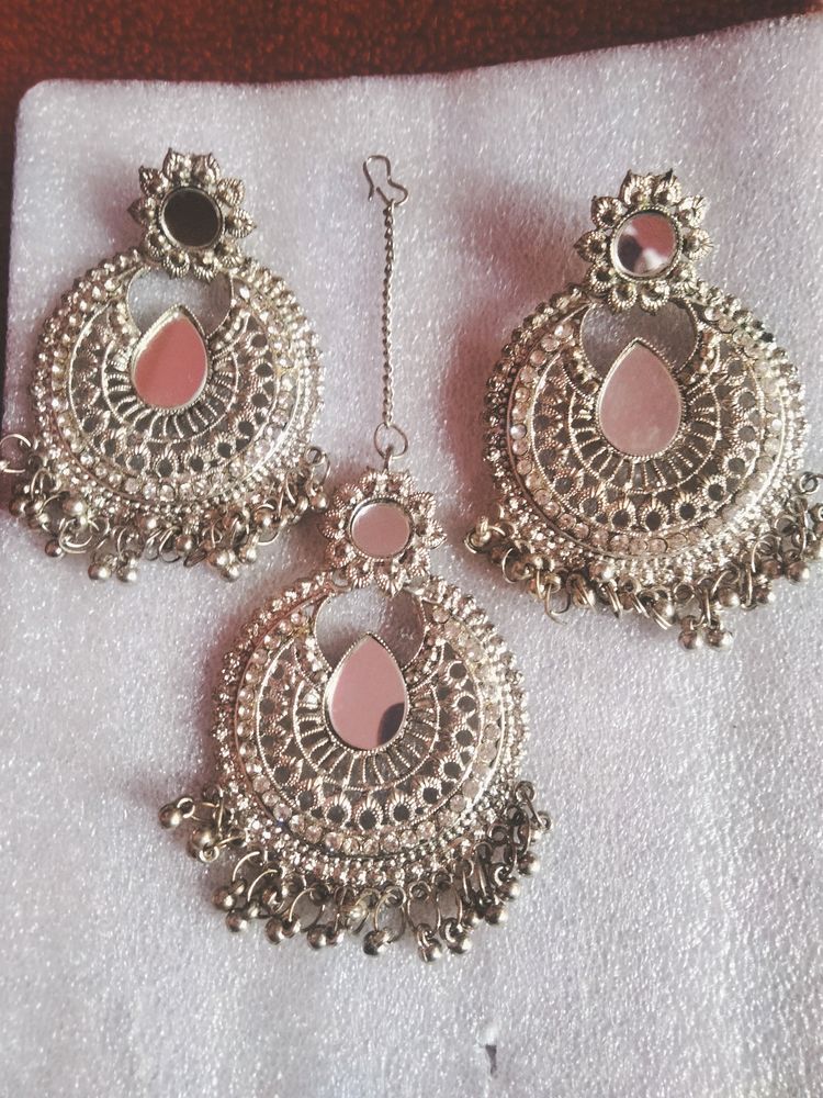 Beautiful Earrings With Bindiya