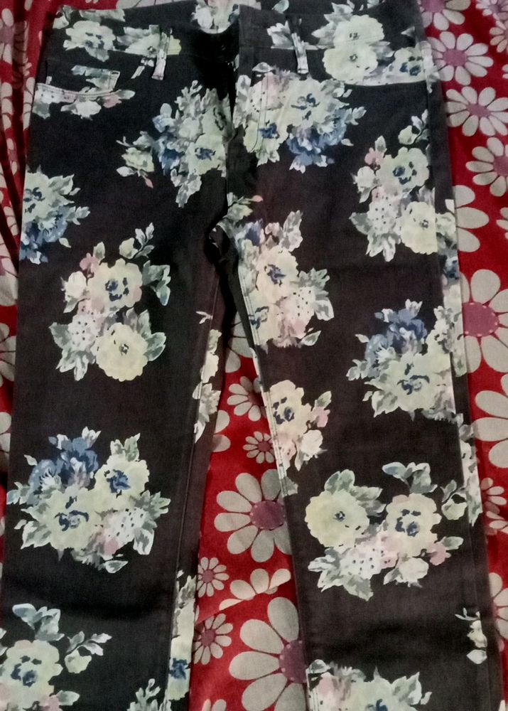 Skinny Jeans With Printed Floral Flower