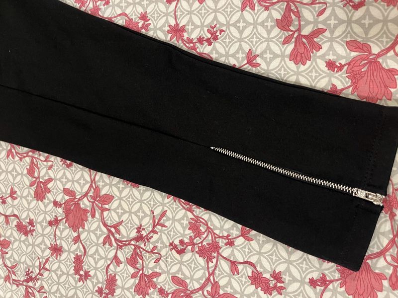 Stretchable Black Leggings!