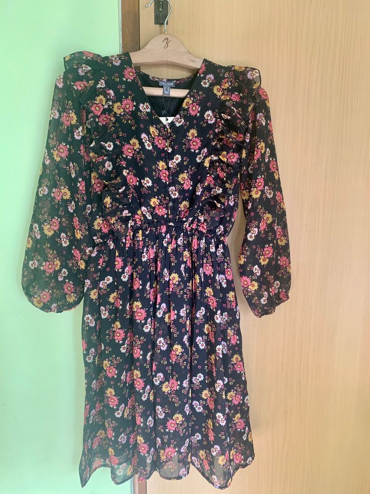 black floral print dress perfect for the evening