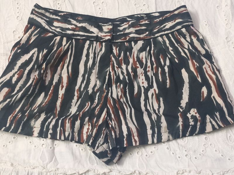 349 Rs .SKORT ANIMAL PRINT