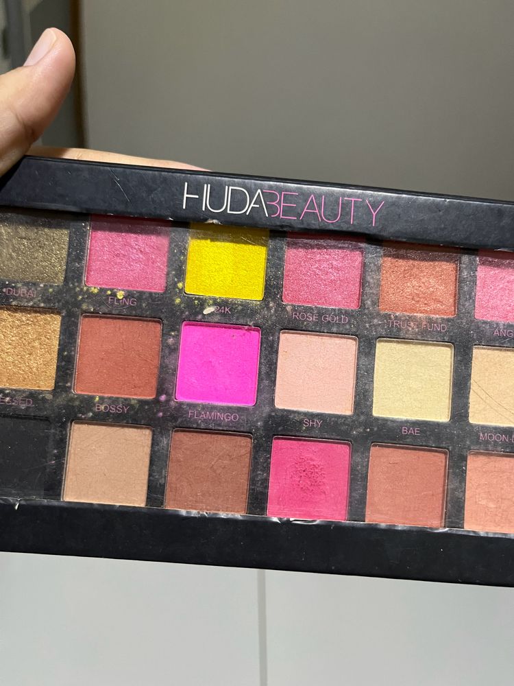 Made In Italy Huda Beauty Eye Shadow