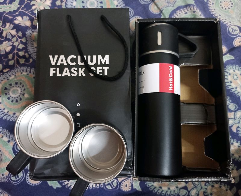 Brand New Vacuum Flask With 3 Cups