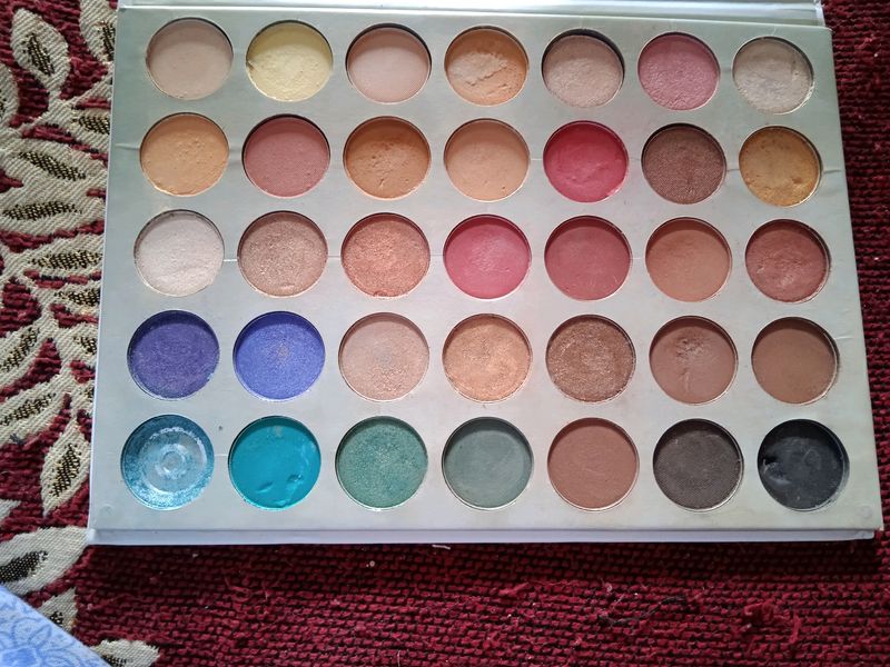 Jaclim Hill Eyeshadow Palette