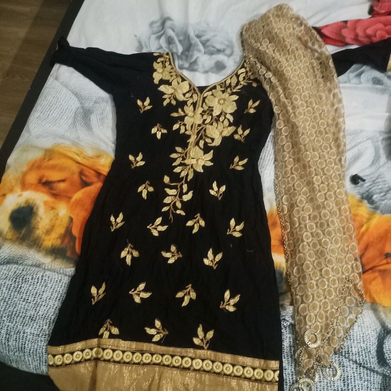 Embroided Black Kurta With Dupatta