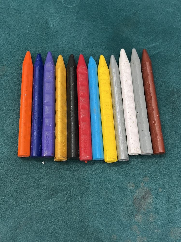 12 Doms Plastic Crayons 🖍️ Set