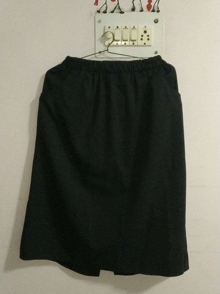 Knee Length Skirt With Pockets