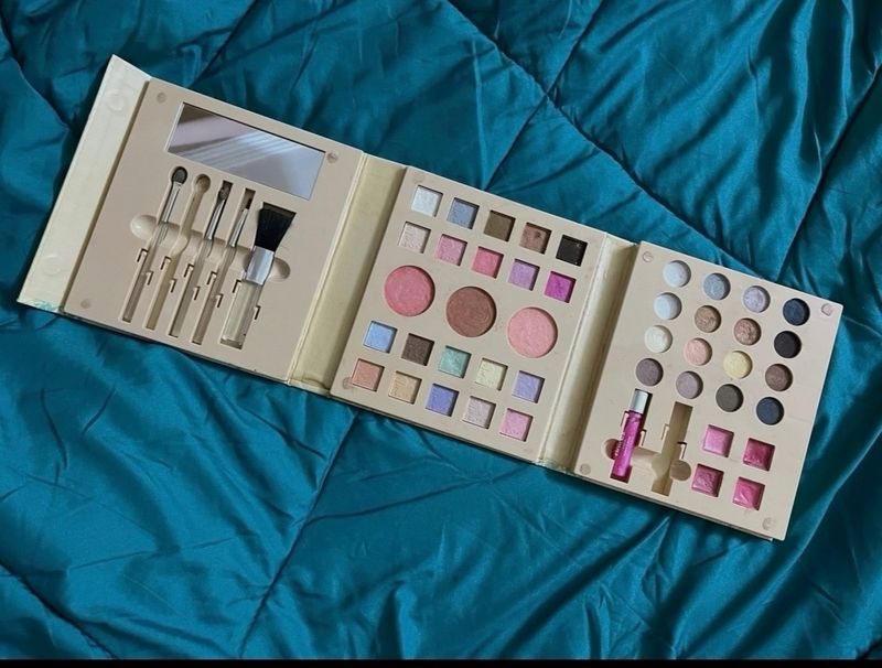 Claires Makeup Kit Box