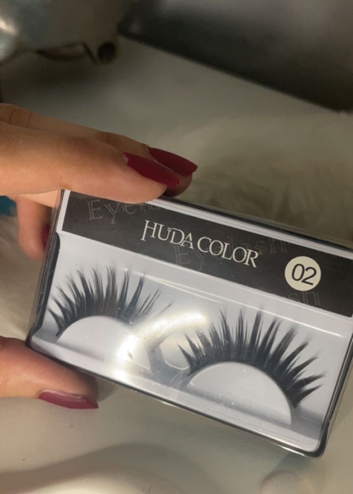 HUDA FAKE EYELASHES - 02