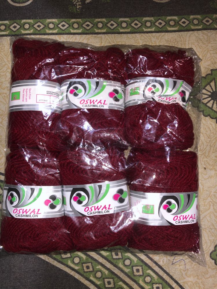 Oswal ऊन Color Is Maroon