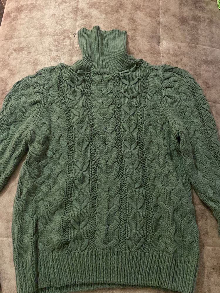 Olive Turtle Neck Warm Sweater !!