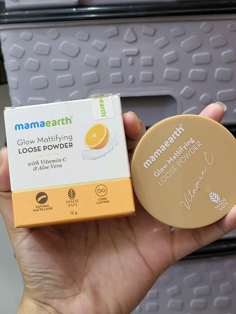 Mamaearth Glow Mattifying Loose Powder