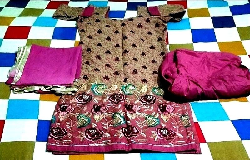 IT IS A NEW WOMEN'S PINK COLOR SALWAR KAMEEZ SUIT.