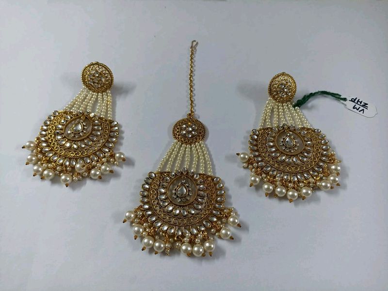 Jewellery Set (Earrings And Maang Tikka)