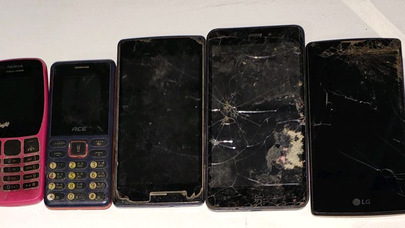 Used Dead 5 Phones