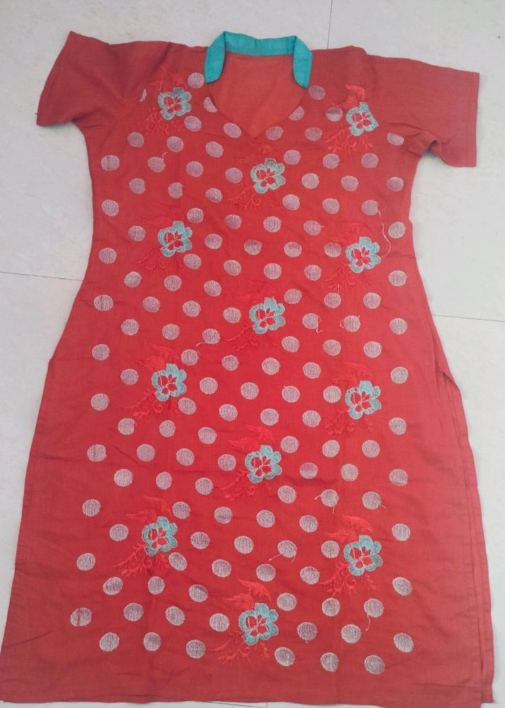 Women Embroidered Kurta